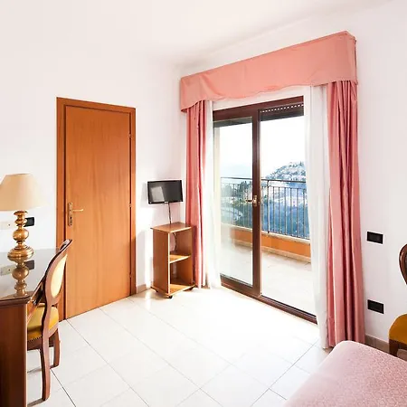 Andromaco Palace Ξενοδοχείο 3*
